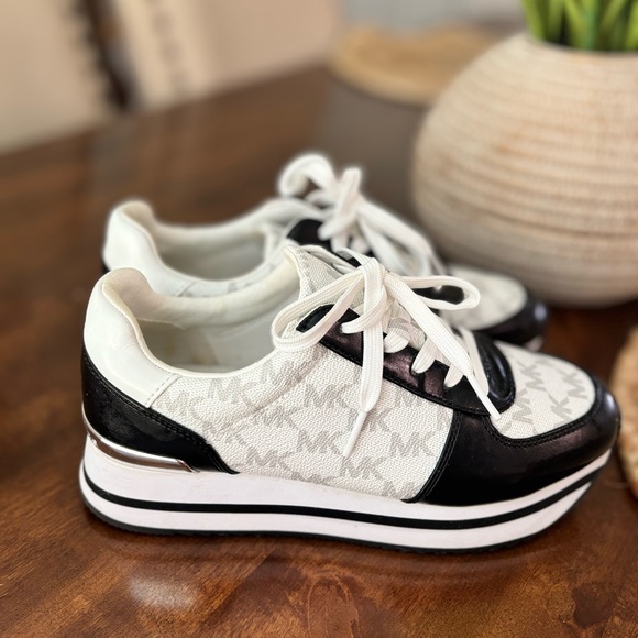 Michael Kors Platform Shoes - Picture 3 of 8